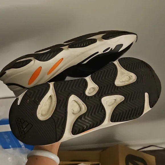 Adidas yeezy Boost 700 Wave Runner Solid Grey Core - Picture 4 of 5